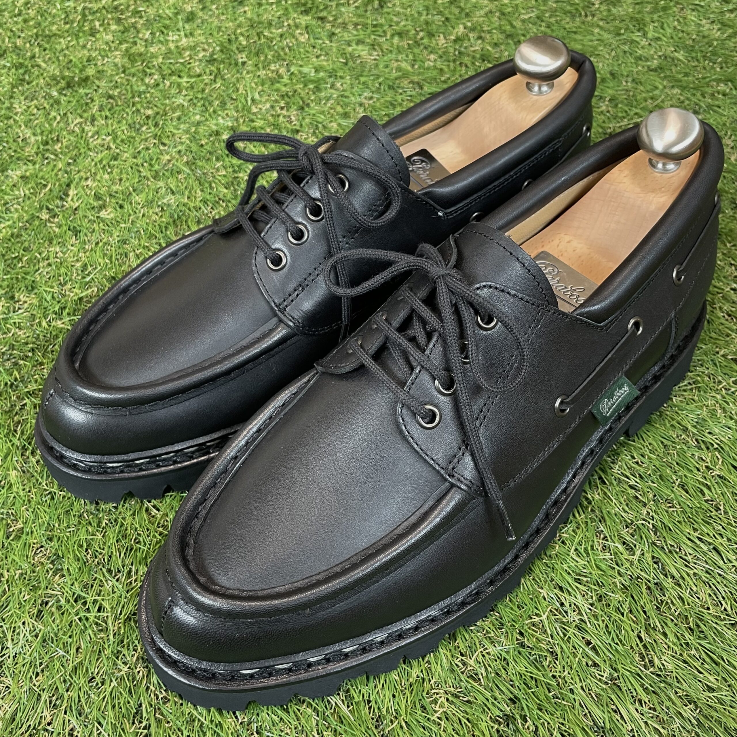 海の顔と山の顔、ふたつの顔を持つパラブーツのシメイ。 ｜ Paraboot