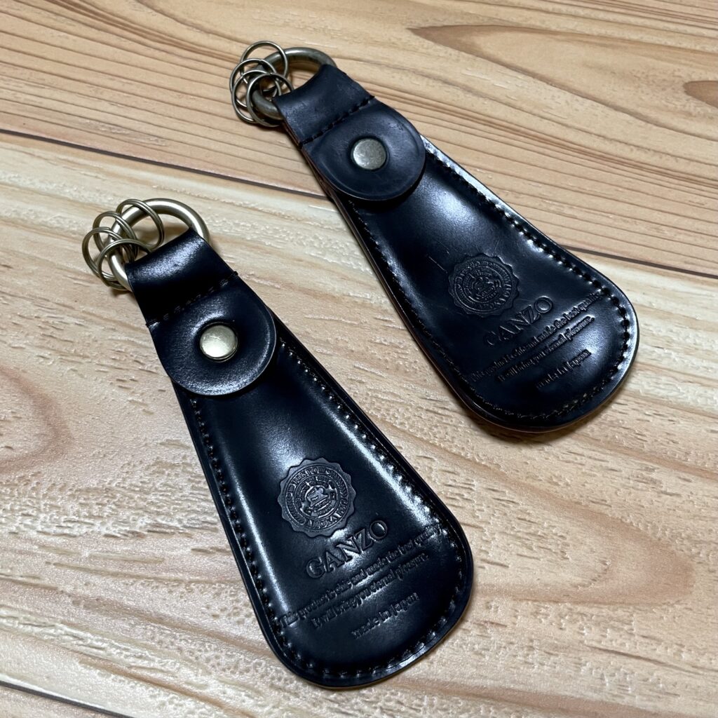 靴のために犠牲を払う靴べらよ、尊いぞ。ガンゾのシェルコードバン