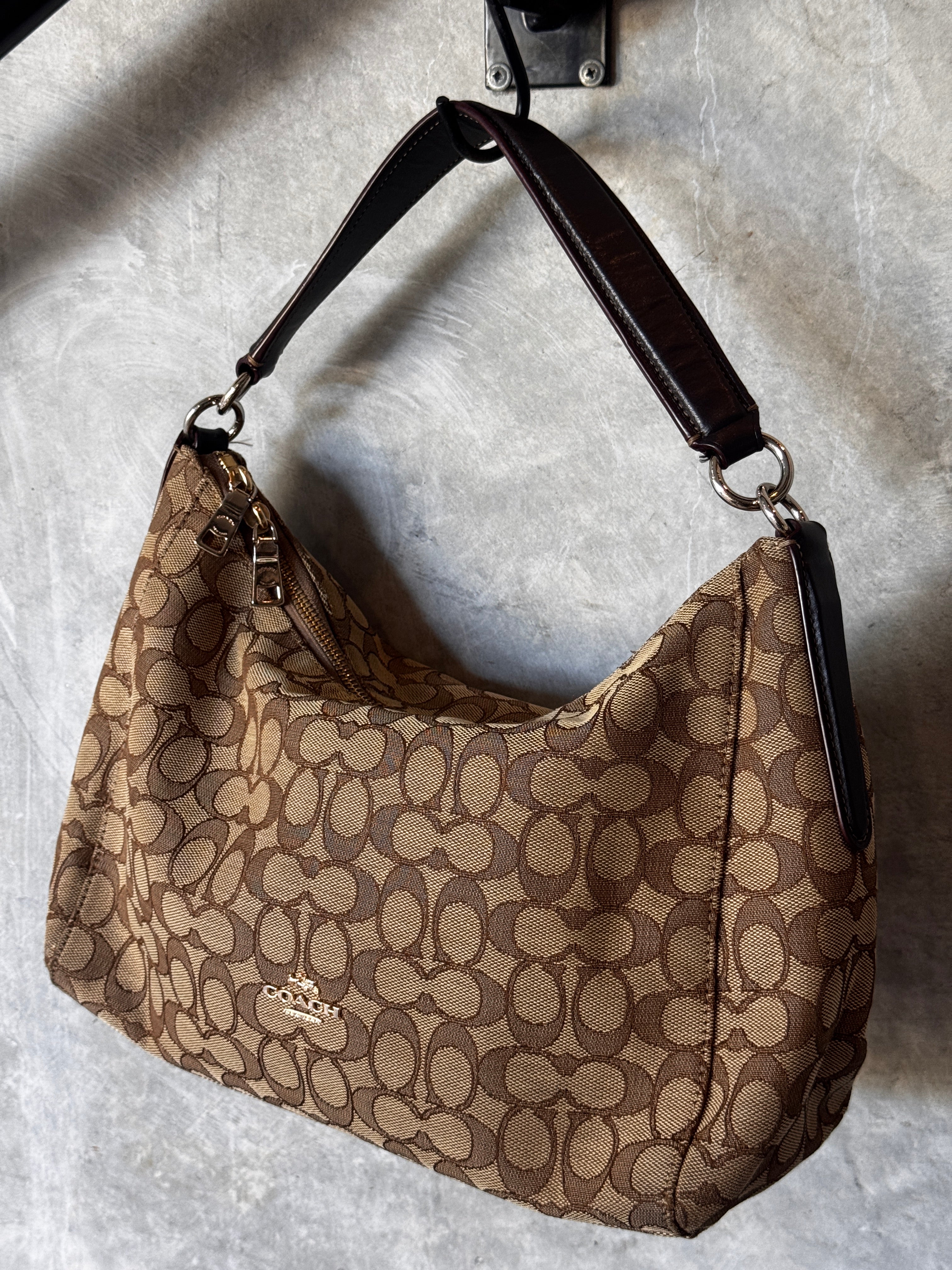 VINTAGE COACH SIGNATURE HOBO HANDBAG – 777ST.