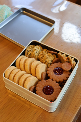 Candy缶 スクエア バニラ | 単色の缶 | お菓子・パン材料・ラッピング