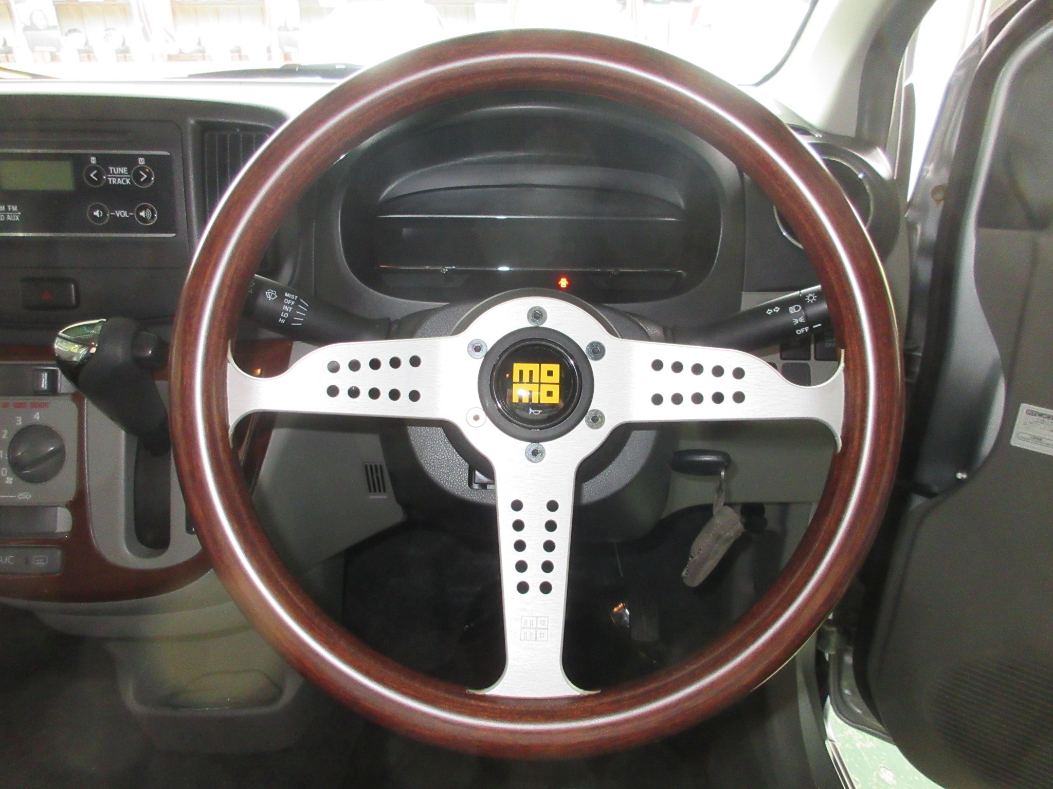 MOMO『GRAND PRIX』ステアリング | インテリア | 商品情報