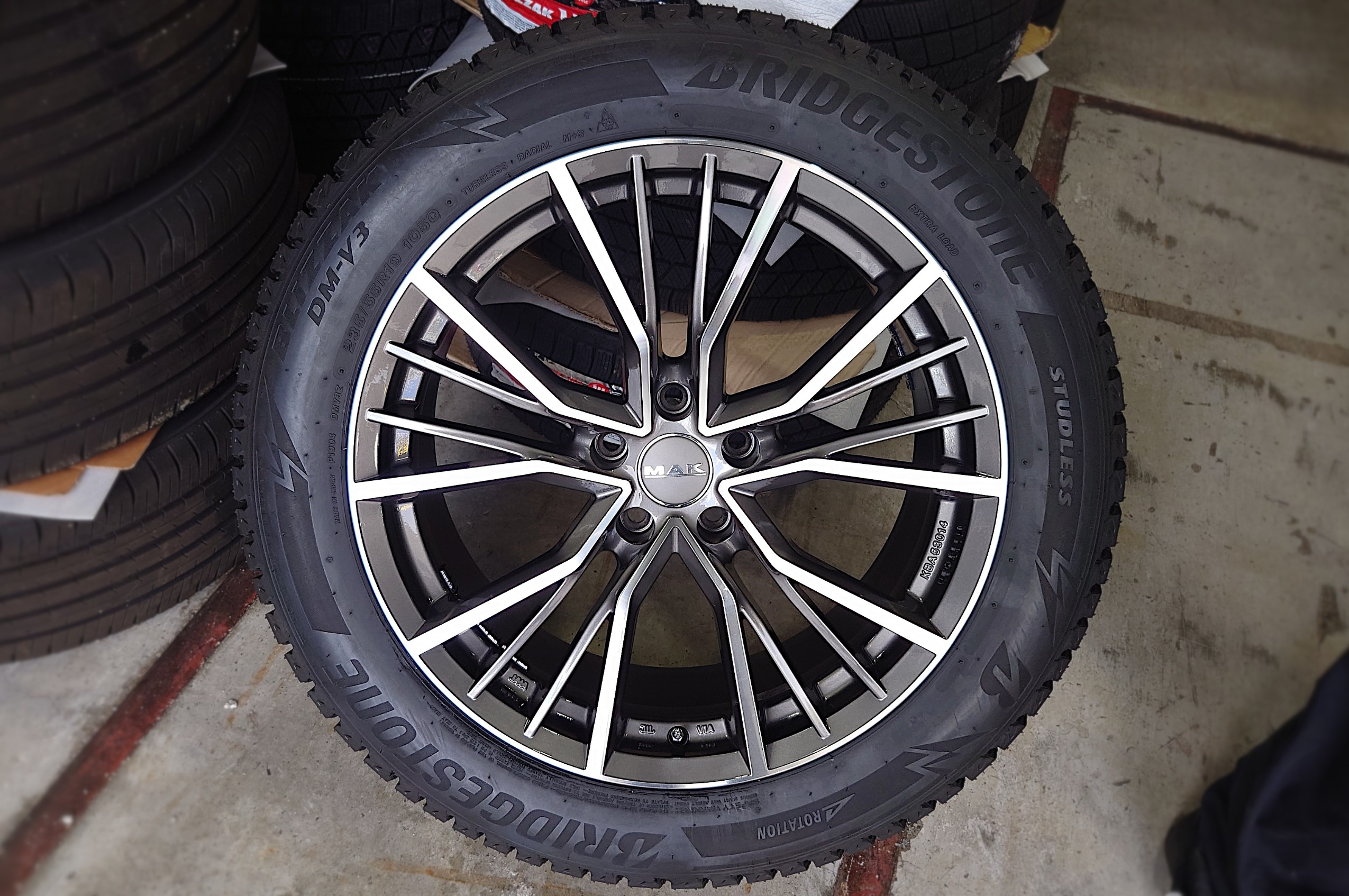 阿部商会 MAK UNION & ブリザック DM-V3 の装着とベロフ スノー