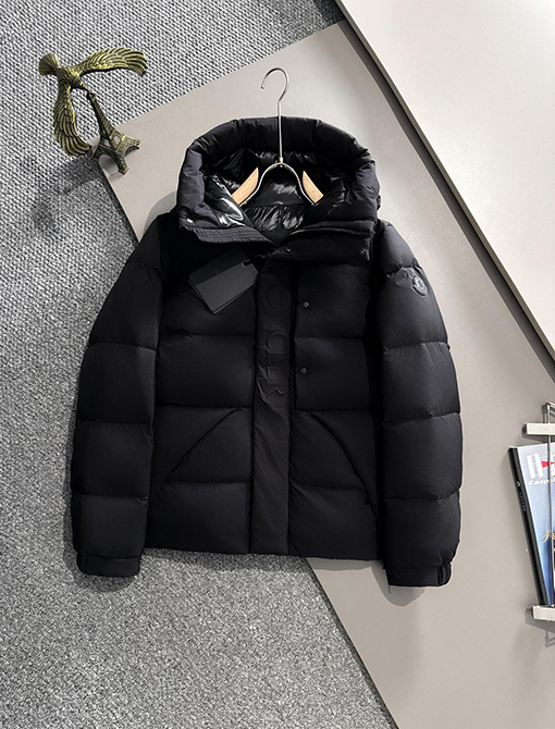 モンクレールスーパーコピー 黒武士の短いダウンジャケット 29,800円