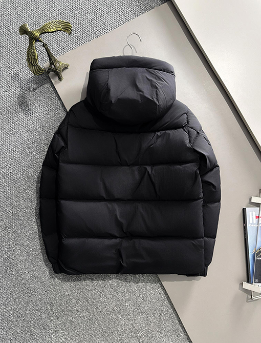 モンクレールスーパーコピー 黒武士の短いダウンジャケット 29,800円