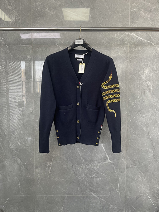 トムブラウンヘビ刺繍ニットカーディガン 18,800円 CCS039614