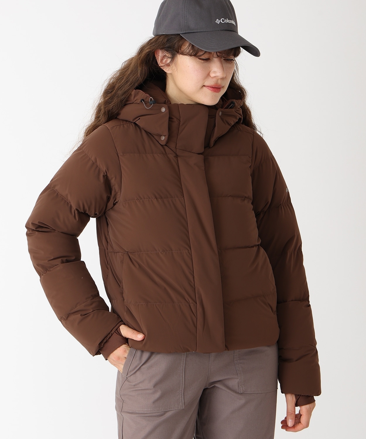 ウィメンズアメイズパフフーデッドジャケット(S Tobacco)│コロンビア