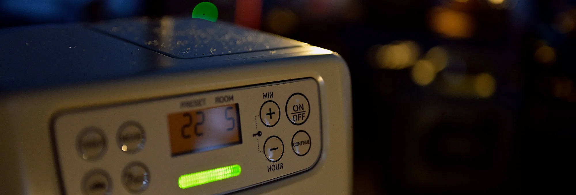 CORONA OUTFIELD特設ページ|ポータブル電源対応 石油ファンヒーター FH