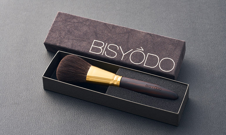 フィニッシングパウダーブラシ(丸平) 灰リスを贅沢に使用した大きめの