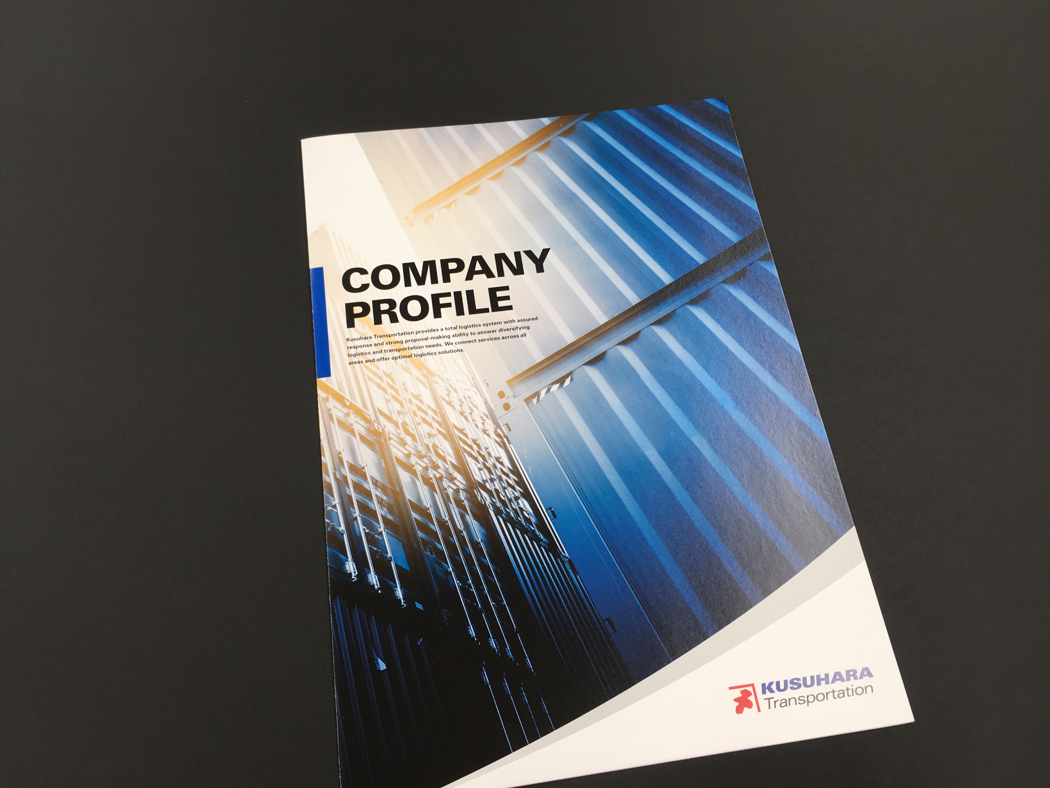 会社案内パンフレット制作（英語版）/楠原輸送 | コミュニケーションアーツ