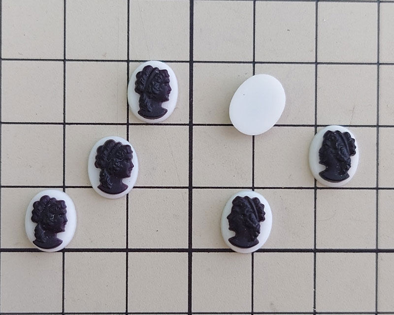 ns363/ヴィンテージ/ドイツ/ガラスカメオ/ホワイト×ブラック/約10×8mm