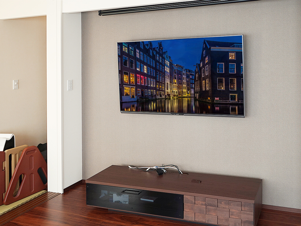 静岡県浜松市で石膏ボード壁にシャープのアクオス60インチ液晶テレビ