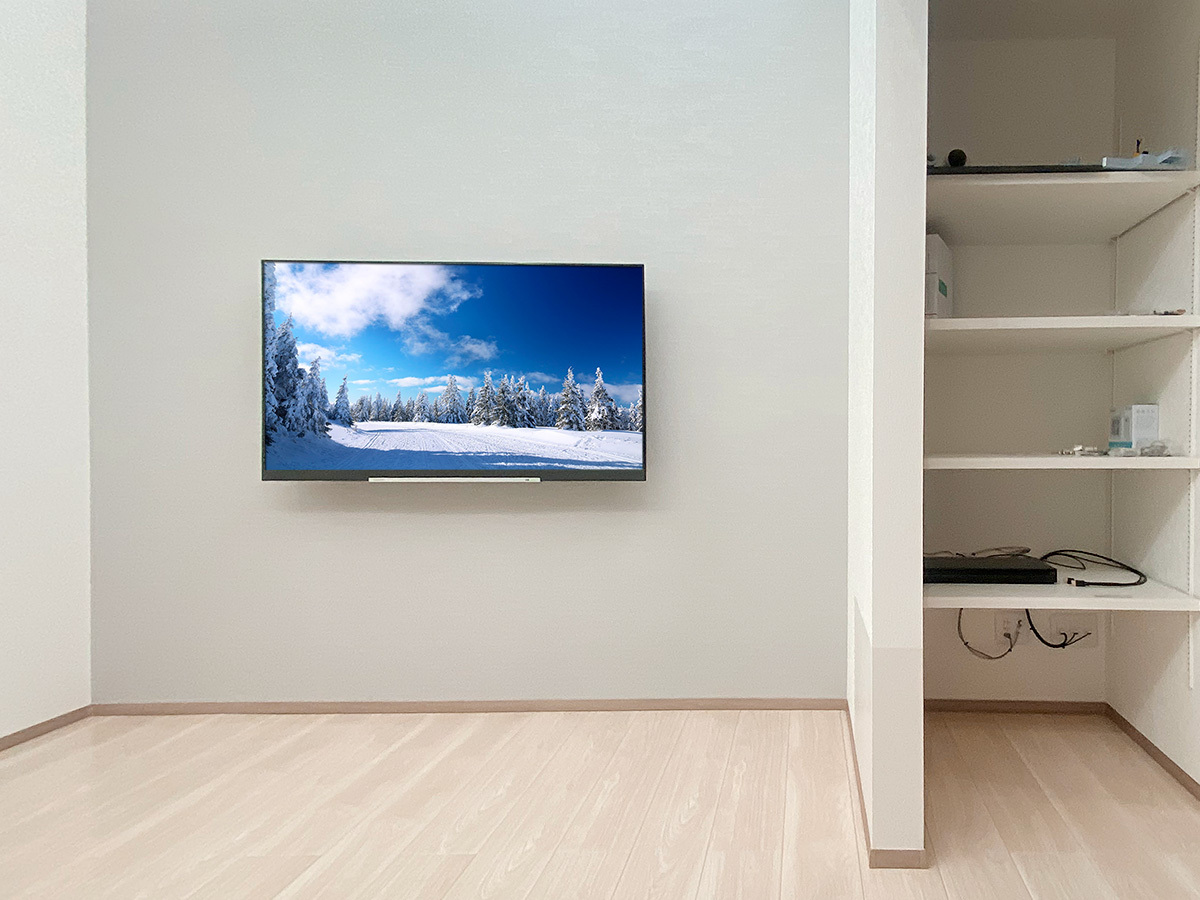 大阪府で壁掛け金具と55インチテレビ(55Z720X）を取り外し、新居先で