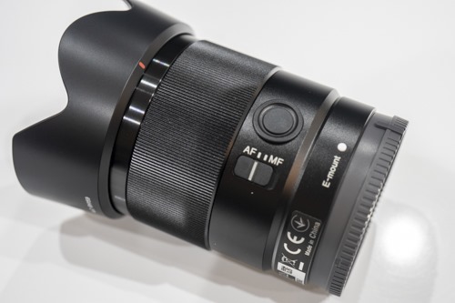 よれる！単焦点広角レンズ『FE 35mm F1.8』、展示開始。 | 店長の