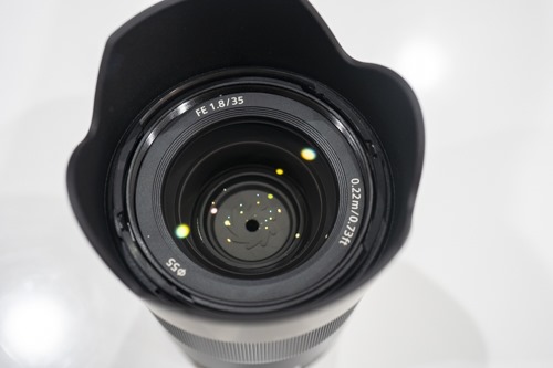 よれる！単焦点広角レンズ『FE 35mm F1.8』、展示開始。 | 店長の