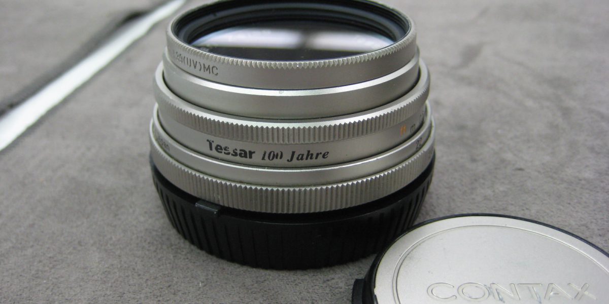 今回の入荷案内はCONTAX テッサー45mm/F2.8 MMJ 100周年記念です。
