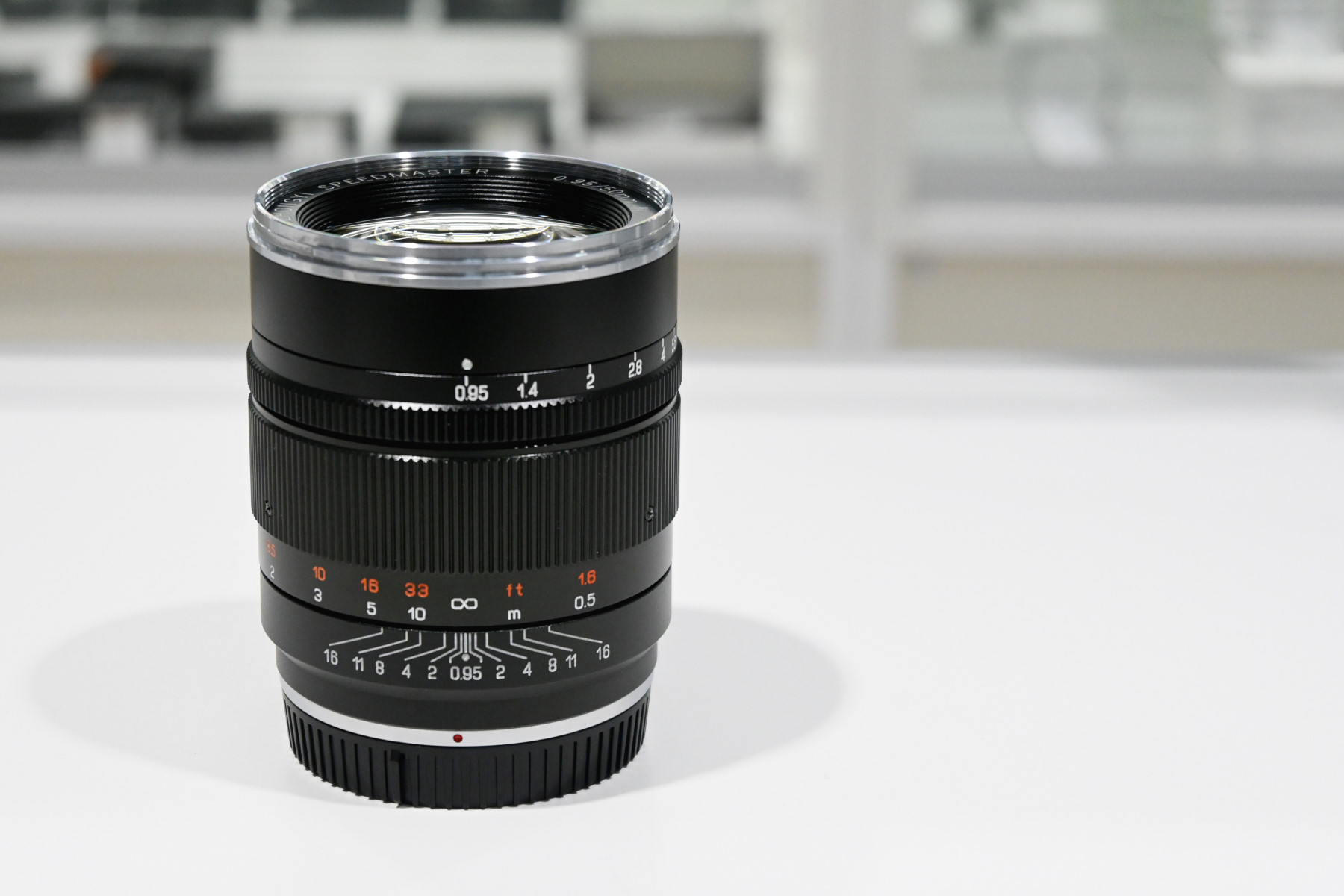 作例レビュー】SPEEDMASTER 中一光学 50mm/F0.95で切り取る雨の情景