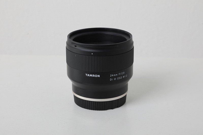 驚くほど寄れるレンズ「タムロン20mm F/2.8 Di III OSD M1:2」 猫撮影