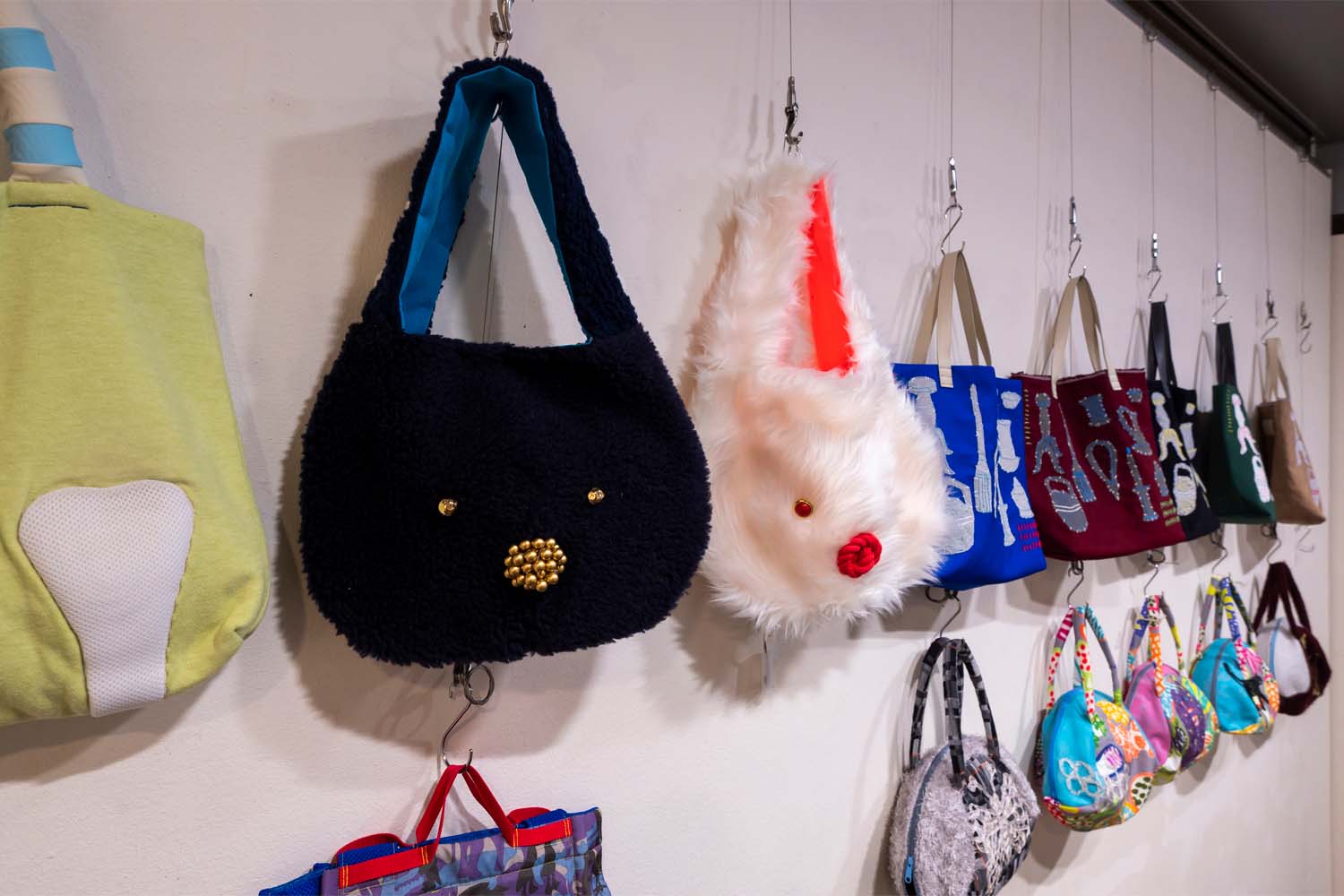 熊本市現代美術館開館 20周年記念不思議の森に棲む服ひびのこづえ