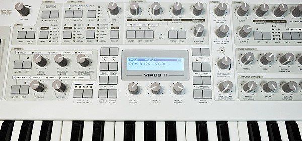 ACCESS VIRUS TI2 POLAR レビュー② - 付属品のこと。Polarか