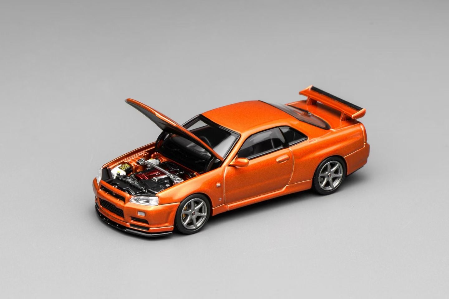 Motorhelix 1:64 Nissan Skyline GT-R (R34) V-Spec II Customized