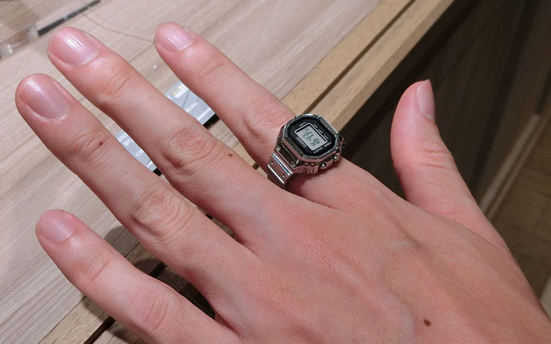 指輪サイズの異色の時計「CASIO RING WATCH」 モジュール開発の裏側を