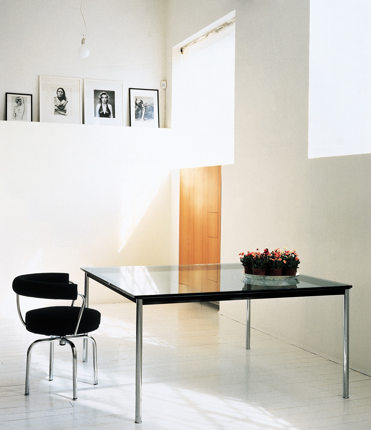 Cassina（カッシーナ）LC10-Pテーブル|カッシーナ・イクスシー 公式