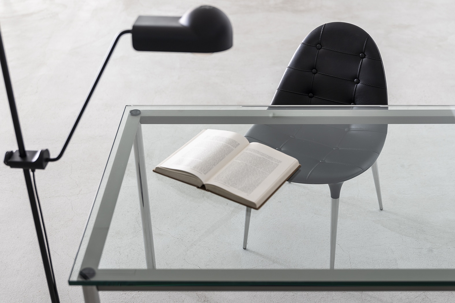 245 CAPRICE（カプリス チェア） Cassina | カッシーナ・イクスシー