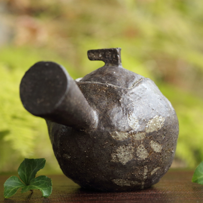 増田エミ 手びねりお花の黒急須 満容量130ml 作家もの横手ティーポット