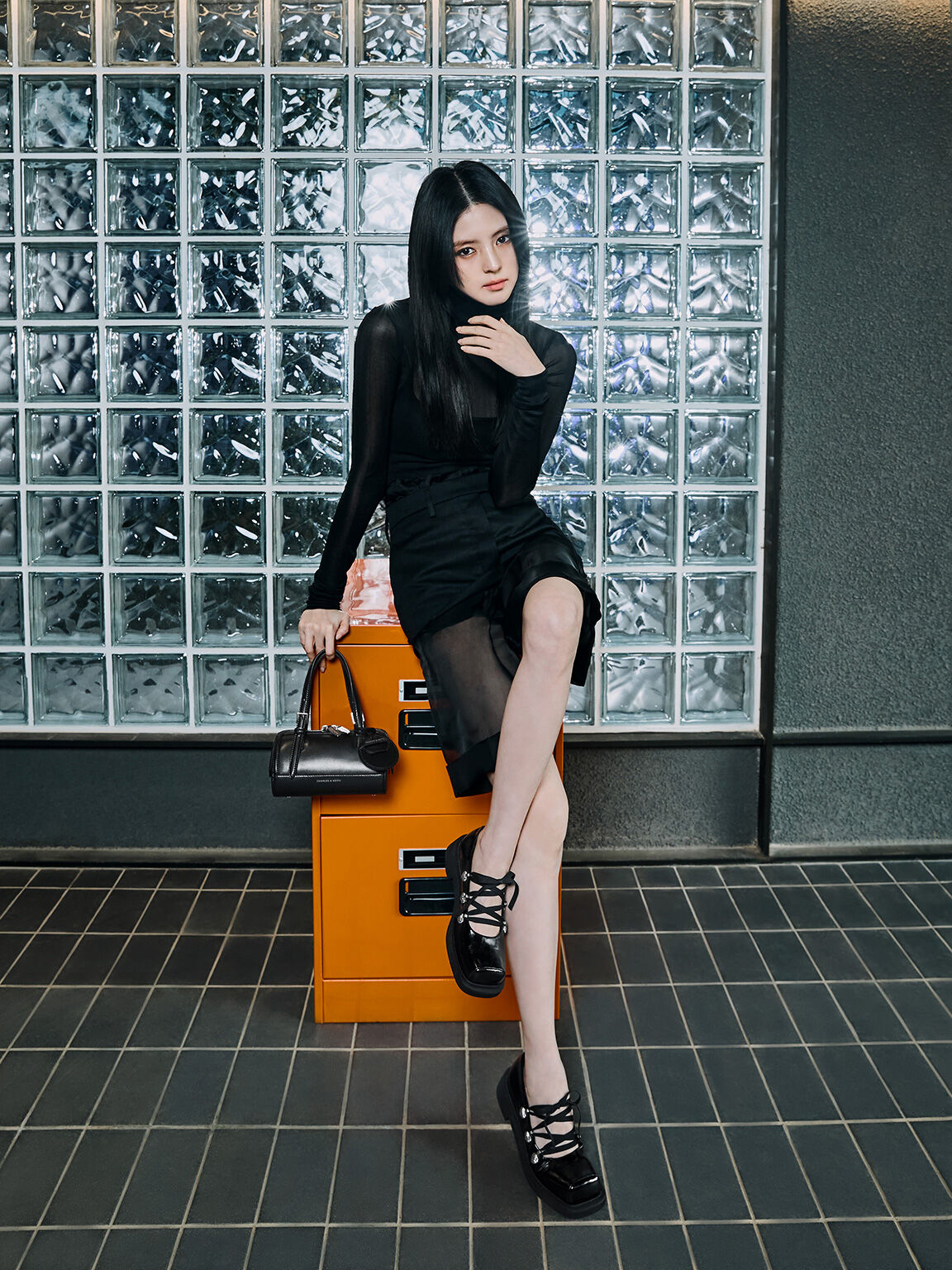 ハートエンベリシュッド レースアップバレエフラット - ブラック