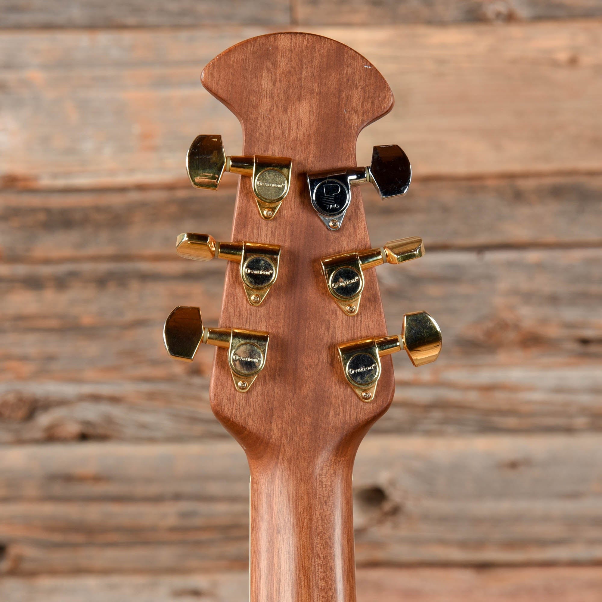 Ovation CS257 Celebrity Deluxe Natural 2000 – Chicago Music Exchange