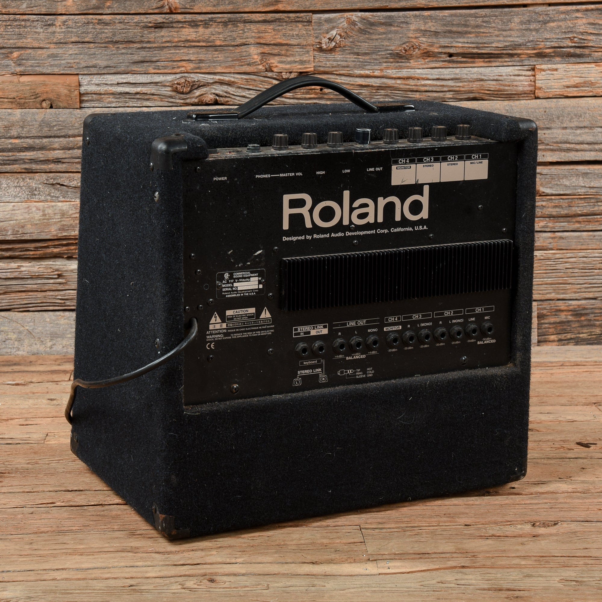 Roland KC300 Black – Chicago Music Exchange