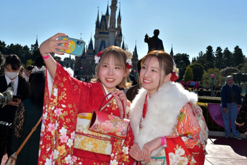 東京ディズニーランド キャスト 限定 成人式 浦安市 バッチ 希少 レア