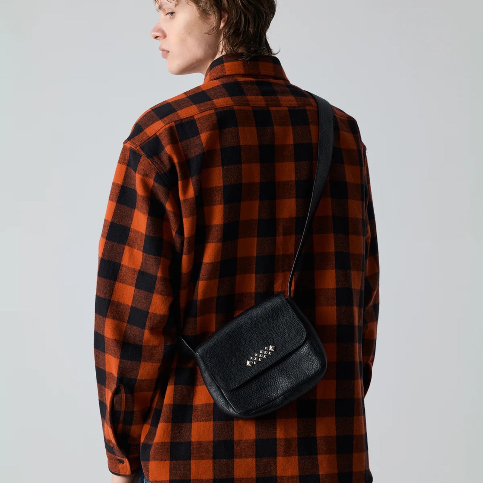 CALEE - STUDS LEATHER SHOULDER POUCH BAG (BLACK)｜スタッズ レザー