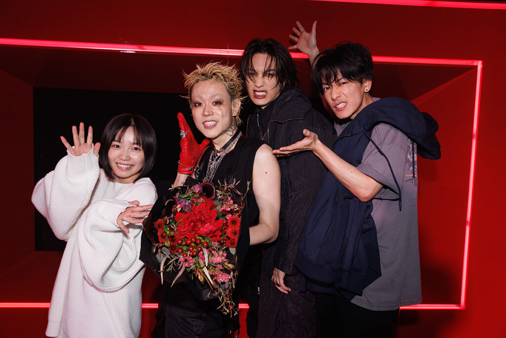 Netflixシリーズ「グラスハート」撮影の裏側に迫るメイキング