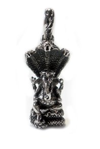 ソカロのガネーシャ・3ヘッド・コブラ・ペンダント