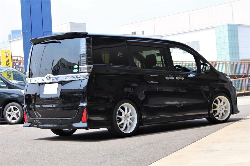 80系ヴォクシー後期に車高調！TEIN FLEX-Zでローダウン。車高調装着