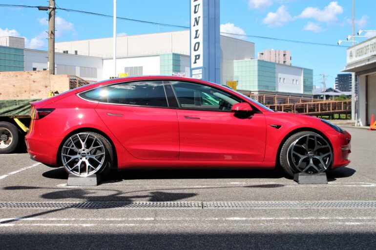 テスラ モデル3にRAYS新作 鍛造。ヴァルツフォージドSD-5 19インチ