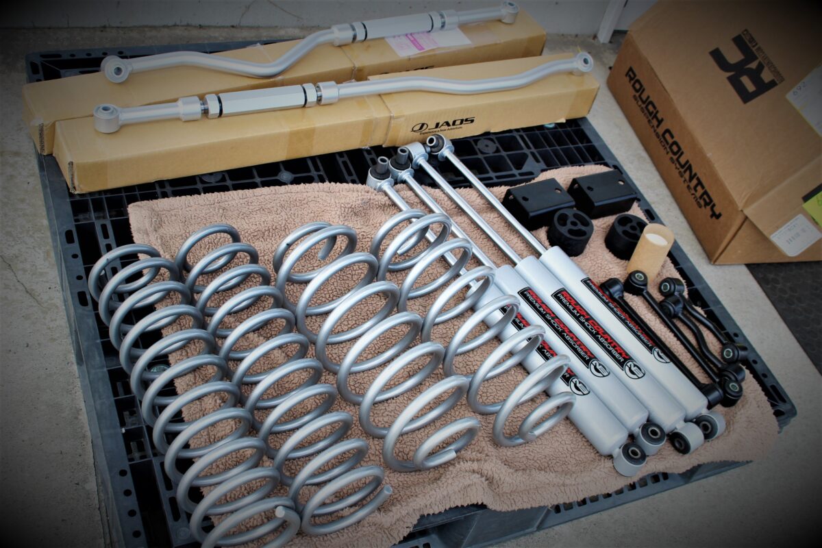 JLラングラーにラフカントリー2.5インチ リフトアップ サスキットの