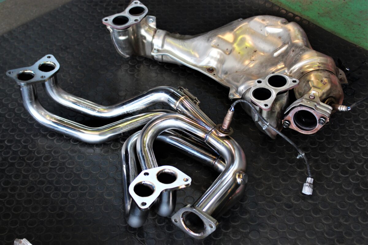 ZN6 86kouki のエキマニカスタム。Revolution で快音なボクサー