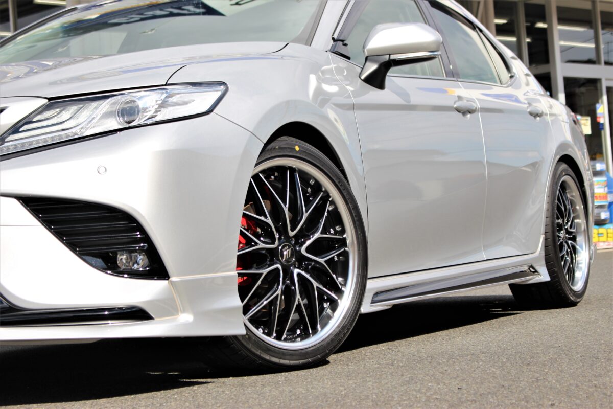 70カムリにリム深ホイール。WORKシュヴァート・クヴェルをオプション