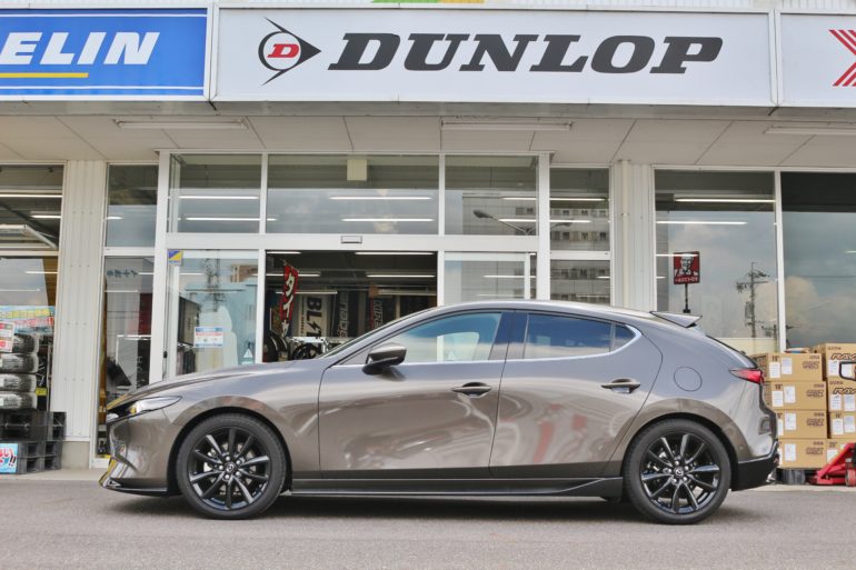 BP系MAZDA3ファストバックをローダウン。オートエグゼを装着です