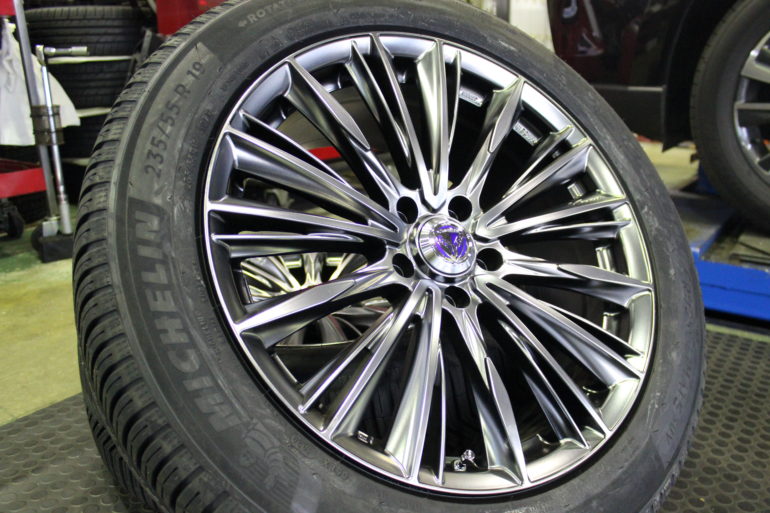 新型ハリアーGグレードにレイズ19インチ。オールシズンタイヤで