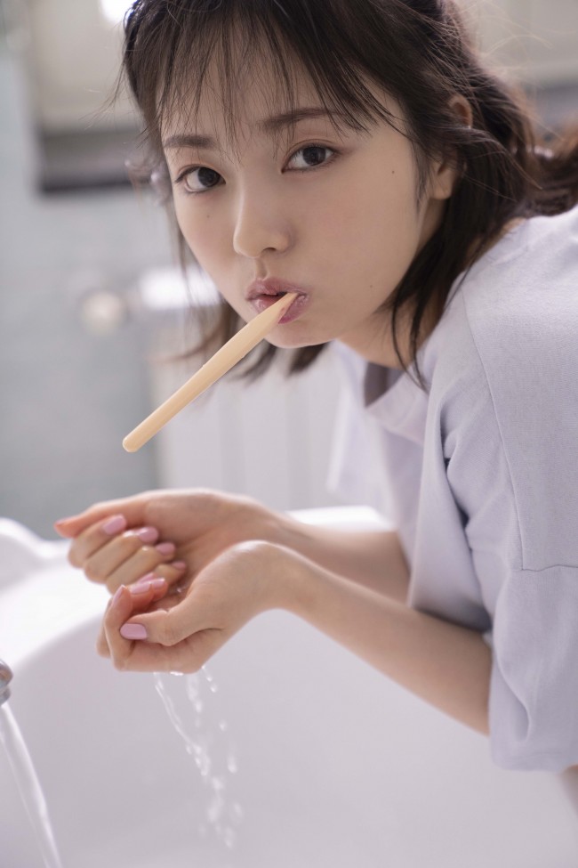 欅坂46・今泉佑唯、ソロ写真集発売決定 理想的なカーヴィボディも披露