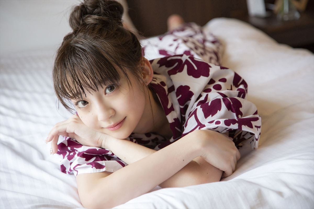 NGT48卒業発表の荻野由佳、初のソロ写真集発売 思い出の萬代橋など新潟