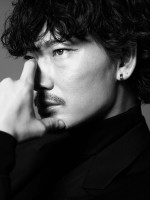 写真総点数545枚！ 綾野剛の肖像作品集発売 写真家・操上和美が撮影