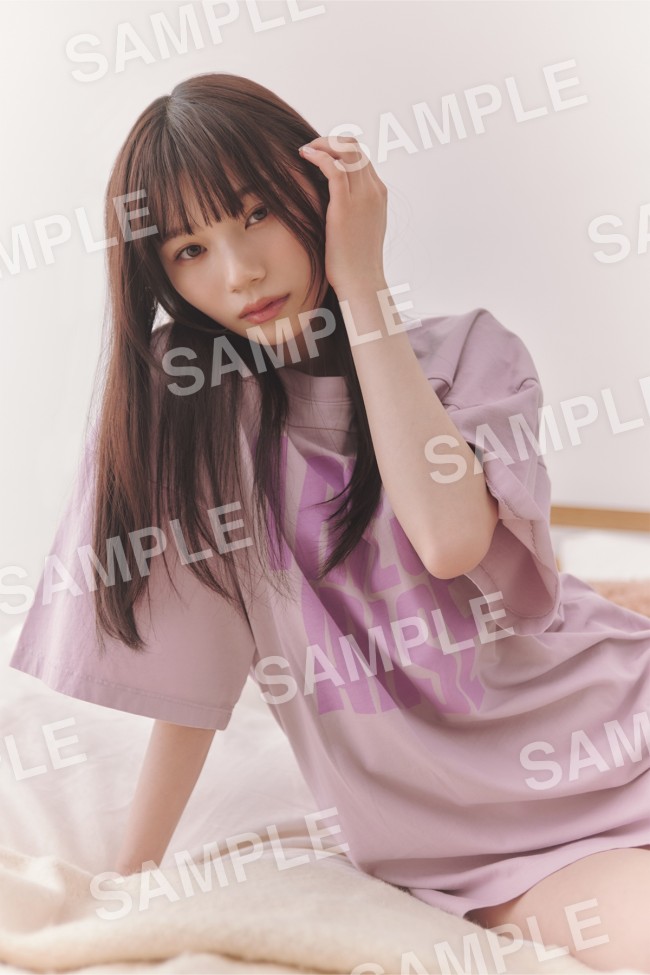 乃木坂46・岡本姫奈、しっとり表情＆ポーズが新鮮！ 5期生写真集封入