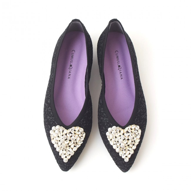 ダイアナ」新作フラットシューズが登場！ ハートビジューが輝く全4色