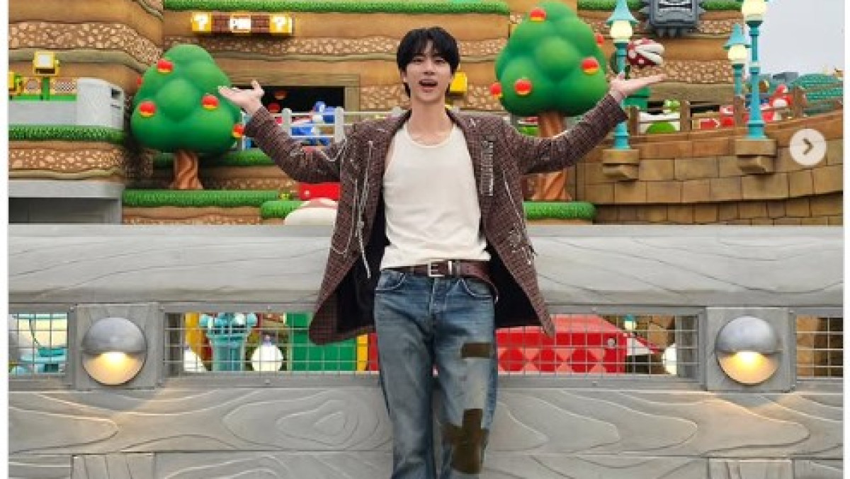 BTS ジン、USJで大はしゃぎ！ 「成功したオタク」「等身がアニメ