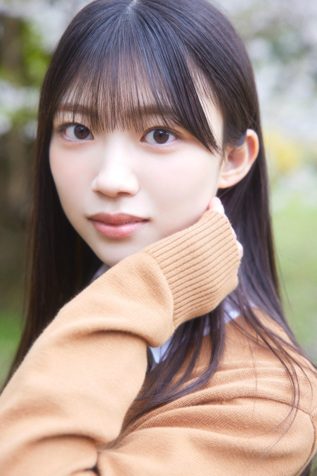 櫻坂46 四期生・佐藤愛桜、中川智尋の撮り下ろし写真&手書き
