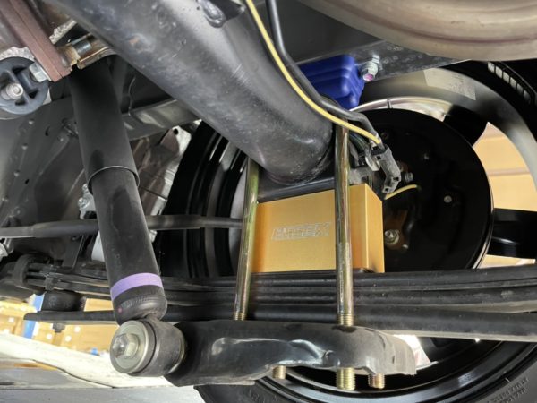 ハイエース8型に取付可能ローダウン乗り心地改善におすすめな足回り